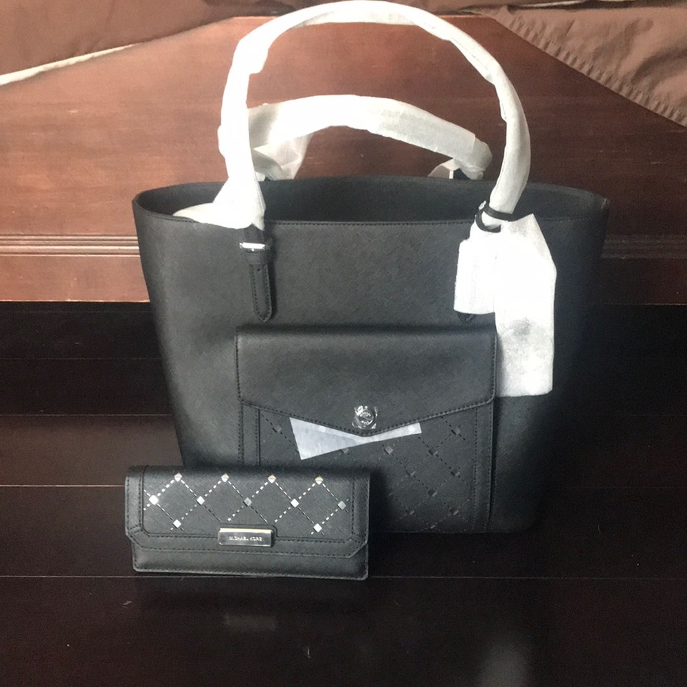 Micheal Kors Tote with Matching Wallet